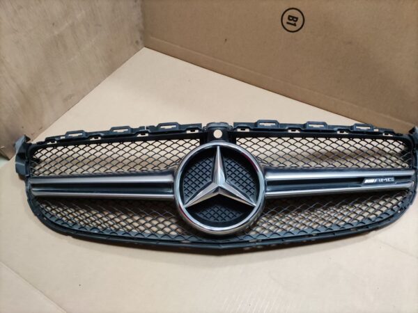 Mercedes benz C63 W205 priekinės grotelės pilnos EOM A2058880523